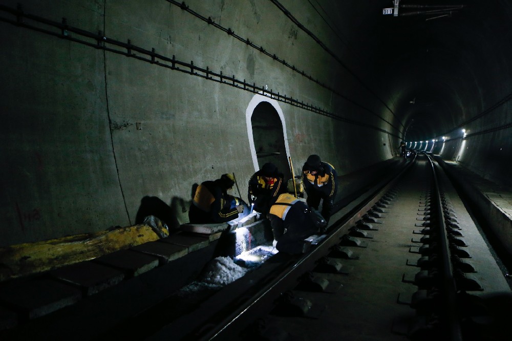 盘县铁路运营隧道病害现状